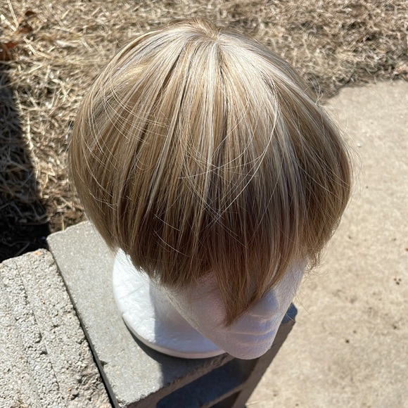 NWT 8” ash lights sandy beige light gold short unisex soft light wig averagesize - Picture 6 of 16